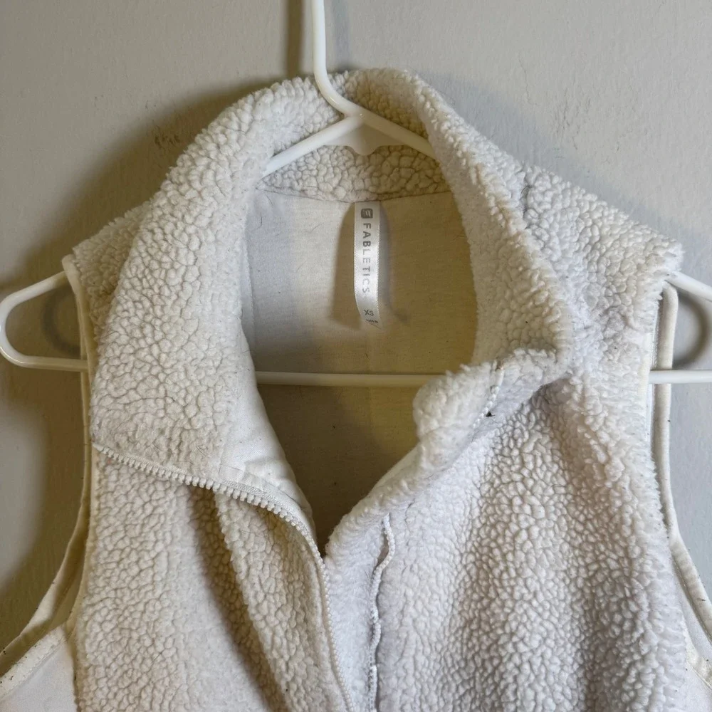 Fabletics Womens Sherpa Fleece Vest Cream White Full Zip Mock Neck‎ XS